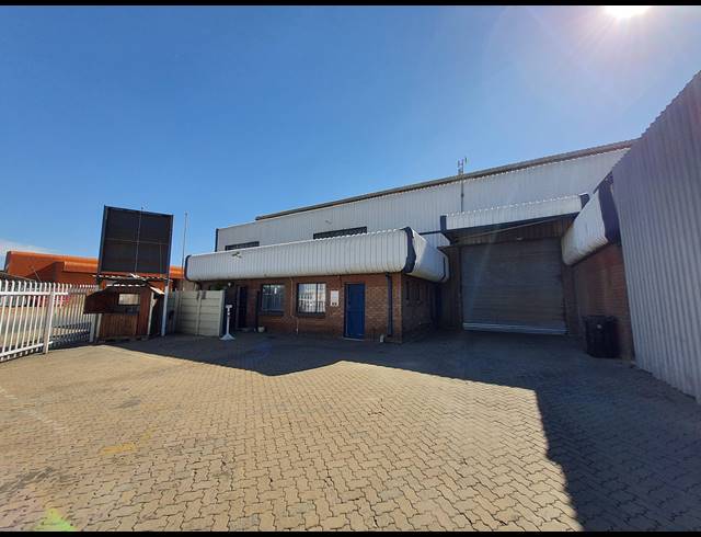 1,800M² WAREHOUSE FOR SALE IN CLEVELAND